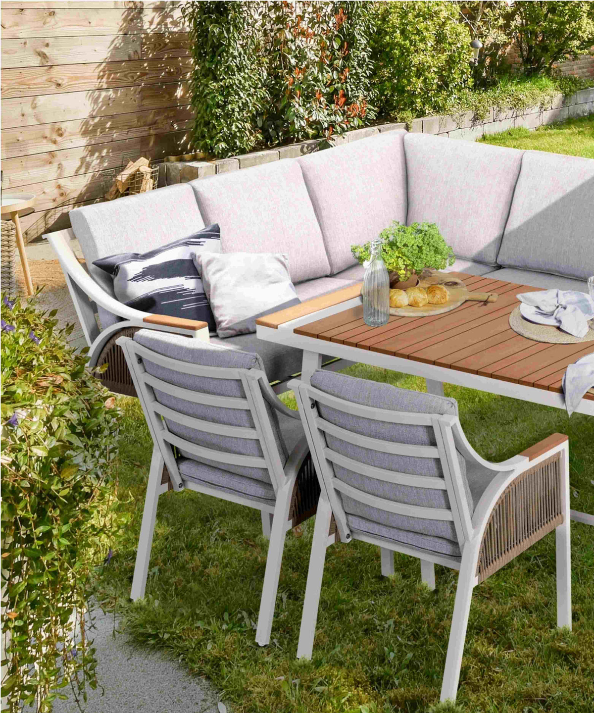 High-quality dining table groups for garden and terrace