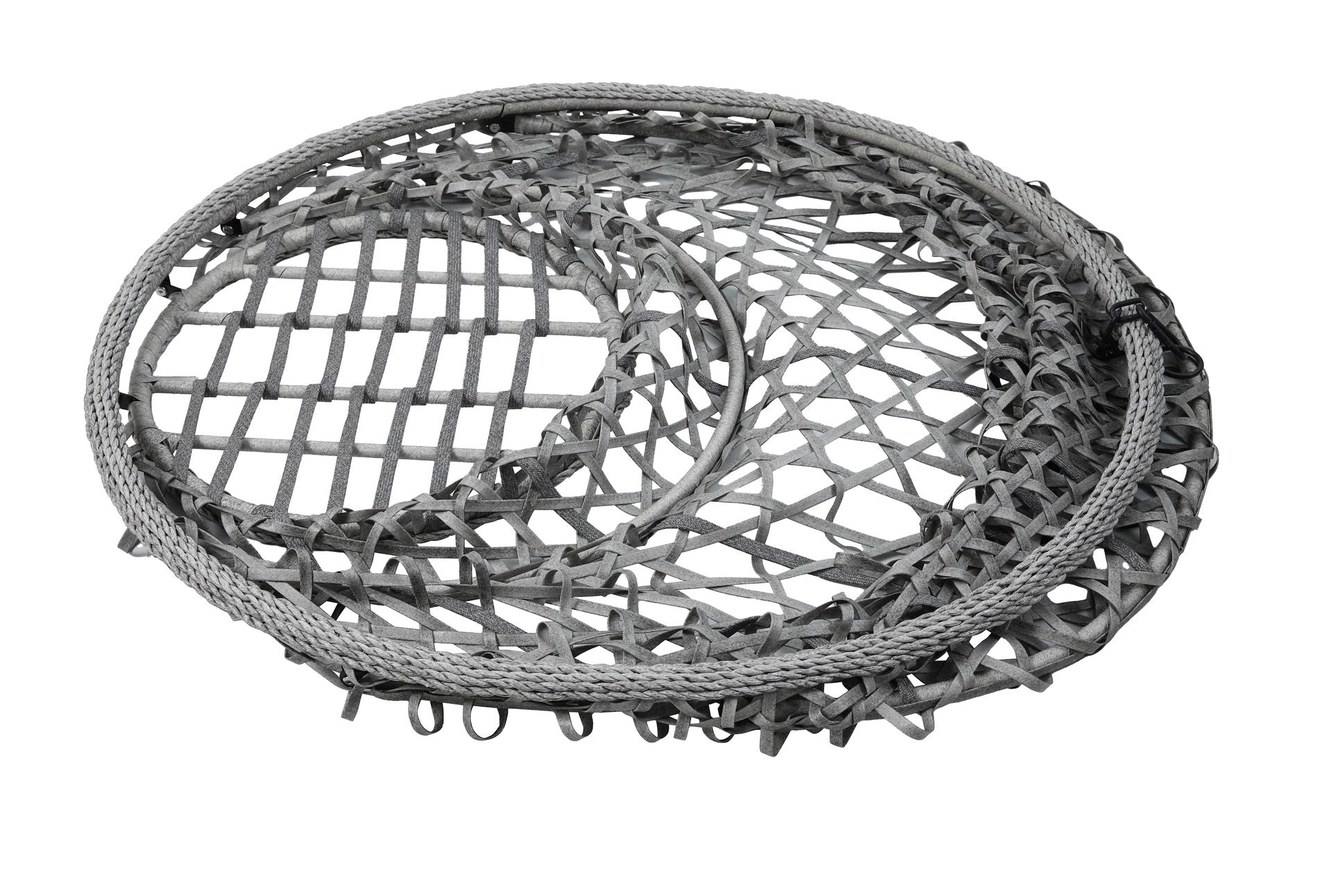 Hängekorb Cleo mit schwarzem Gestell, grauem Kunststoffgeflecht & grauen Polstern – zusammenklappbar & wetterfest.