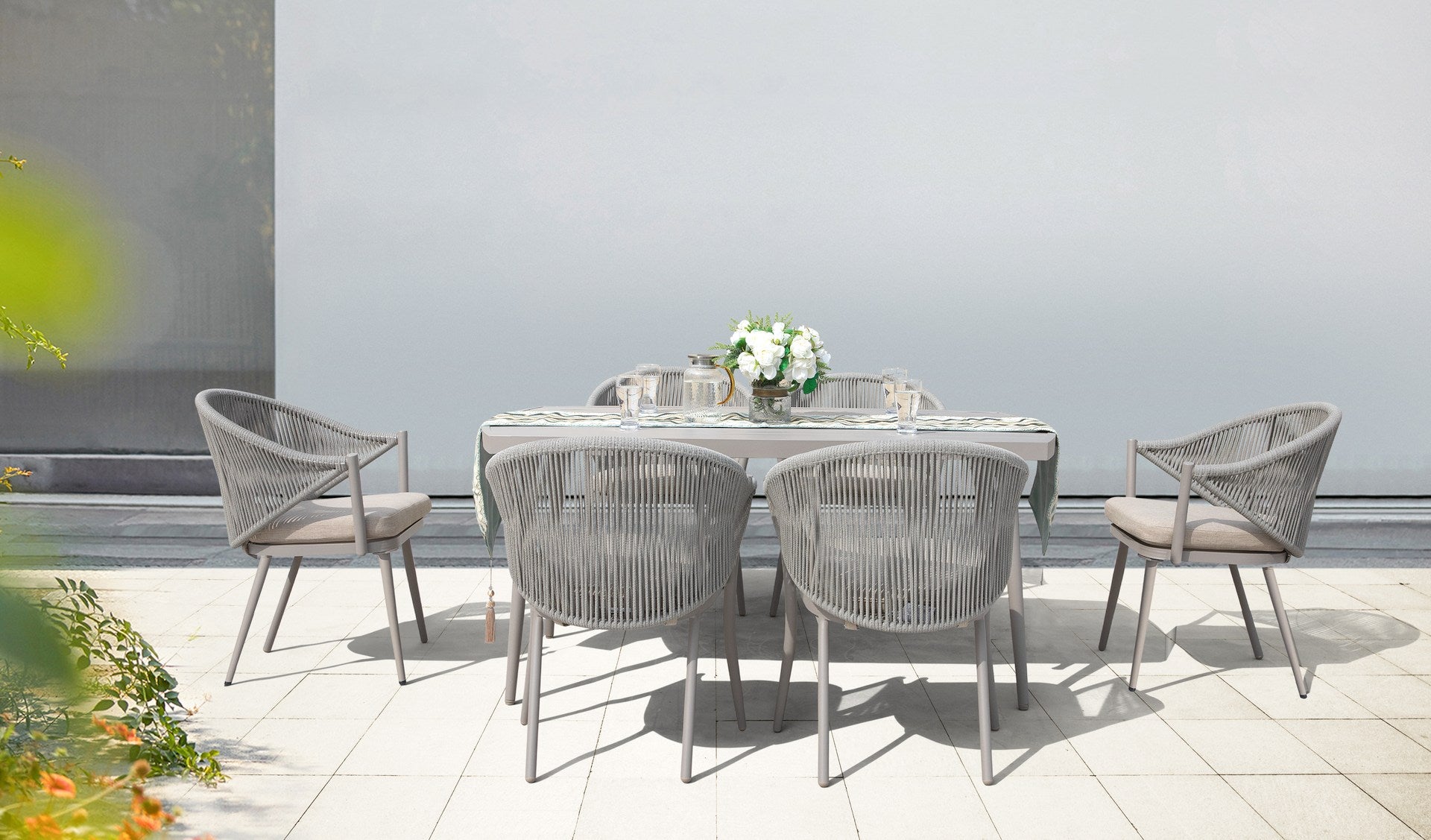 Tischgruppe Denise mit Esstisch 160x90 cm und 6 Armstühlen in grau-beige mit Textilschnüren und Sitzkissen – Outdoor Gartenmöbelshop.at