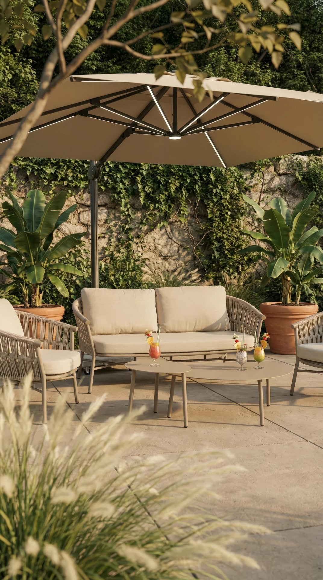 Loungegruppe Fenja aus Aluminium taupe mit beige-melierten Textilschnüren und cremefarbenen Kissen – Set mit 2er Bank, 2 Sesseln und 2 Couchtischen