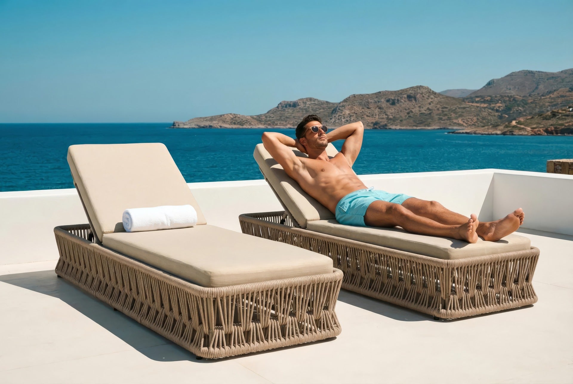 Sonnenliege Fenja – elegante Outdoor-Liege aus Aluminium mit Textilschnüren und verstellbarer Rückenlehne
