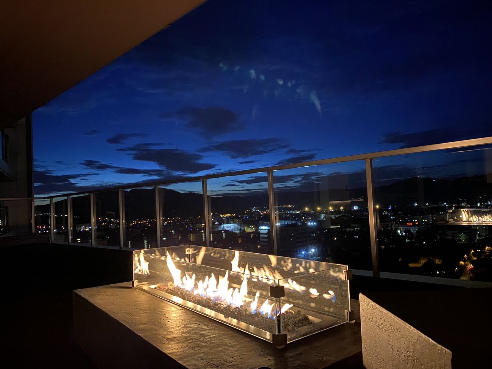 Hampton - fire table