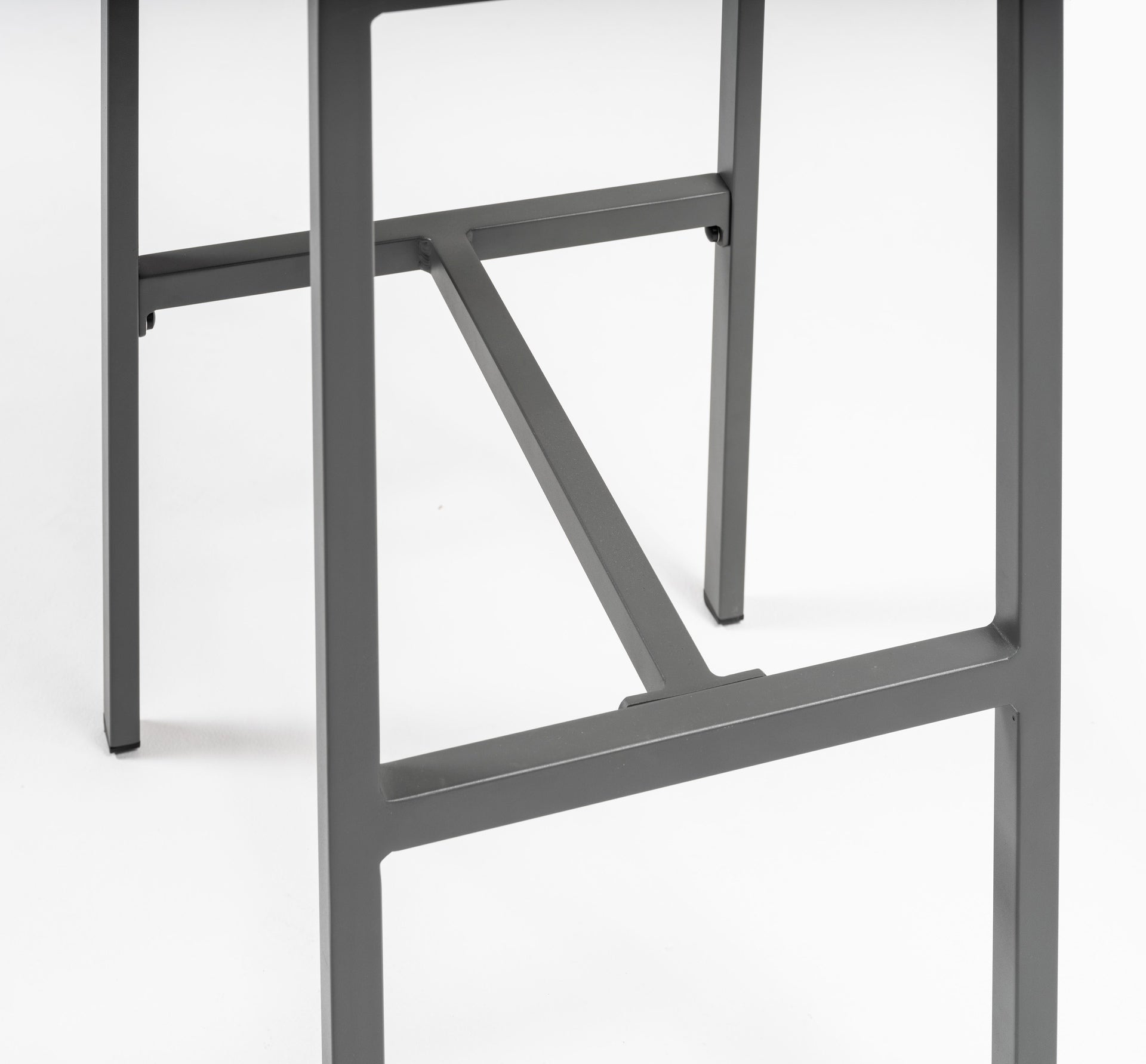 Harvey Barhocker aus Aluminium anthrazit mit grauen Textilschnüren und hellgrauem Sitzkissen