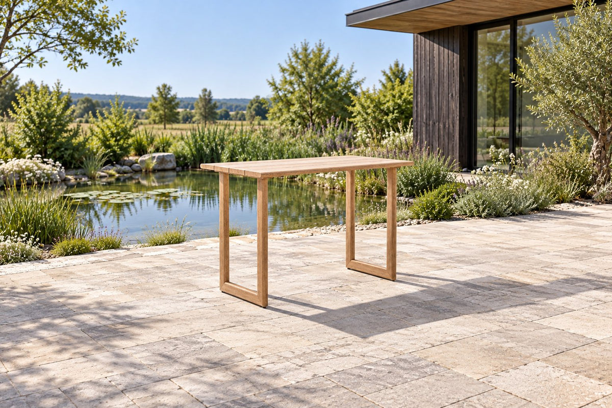 Malea Bartisch 140 × 82 cm aus Aluminium in Holzoptik auf einer Terrasse