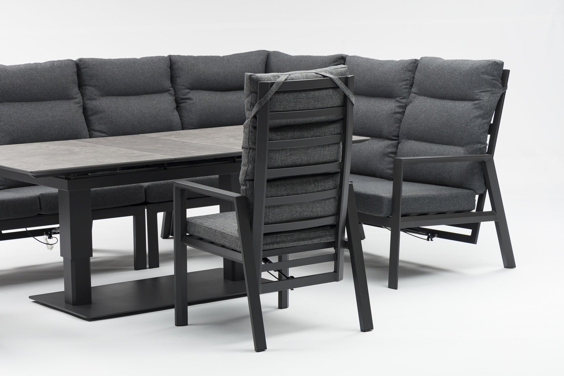 Nicosia Eckbankgruppe mit höhenverstellbarem Ausziehtisch und verstellbaren Rückenlehnen