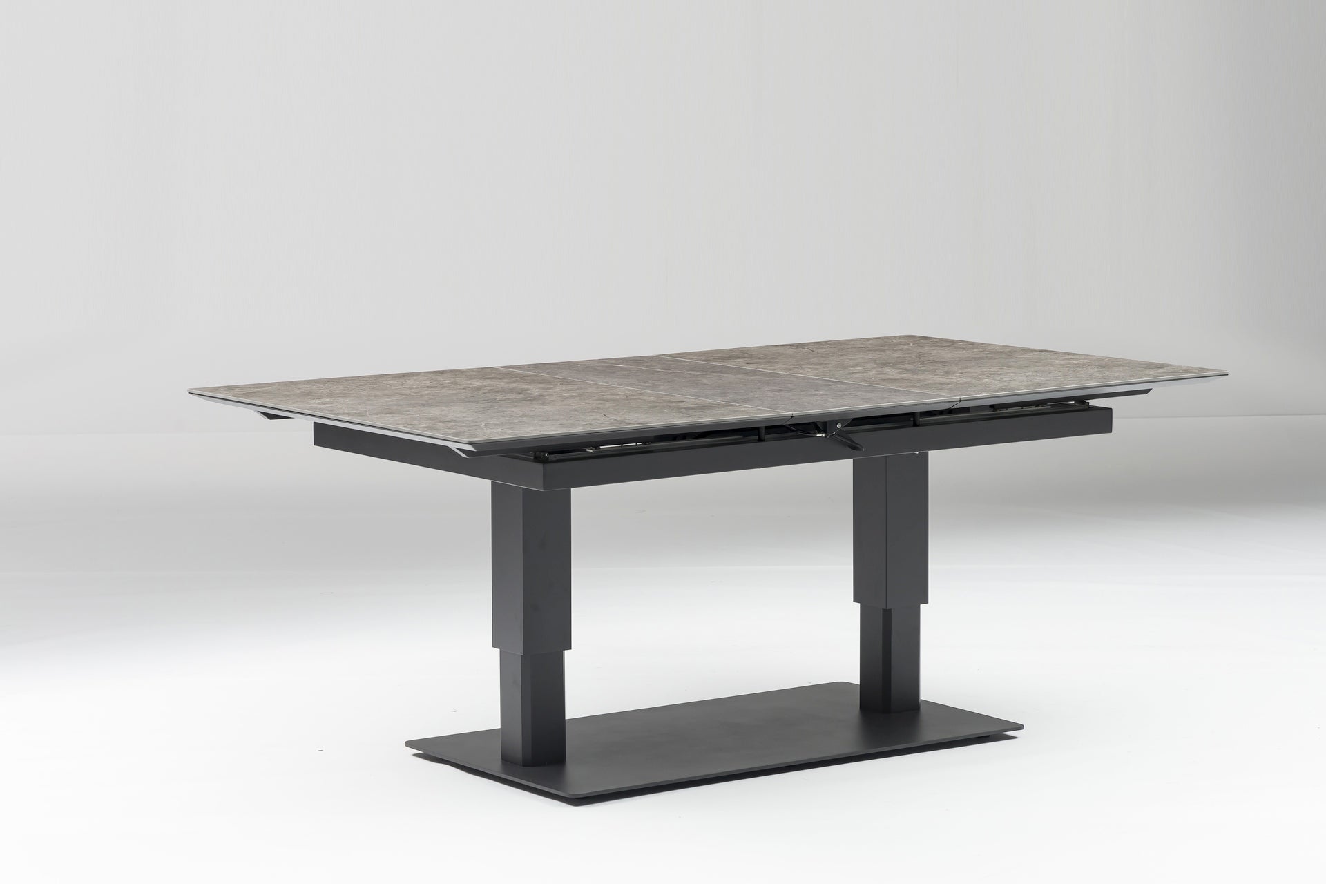 Nicosia Eckbankgruppe mit höhenverstellbarem Ausziehtisch und verstellbaren Rückenlehnen