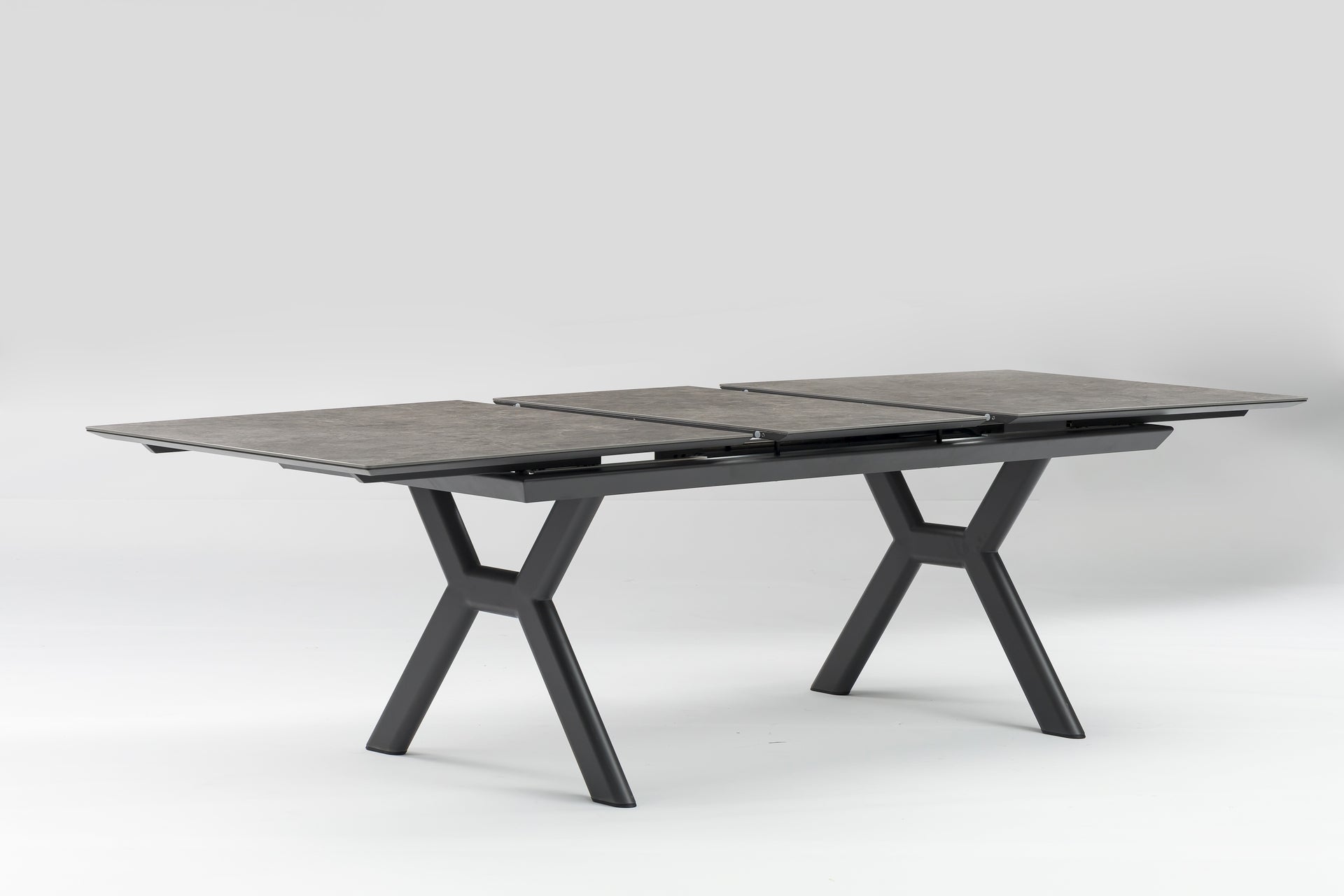 Nicosia Tischgruppe mit ausziehbarem Sinterstone-Esstisch und Gaslift-Armstühlen