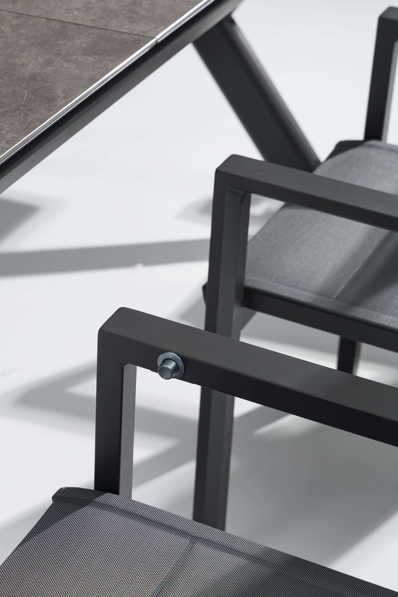 Nicosia Tischgruppe mit ausziehbarem Sinterstone-Esstisch und Gaslift-Armstühlen