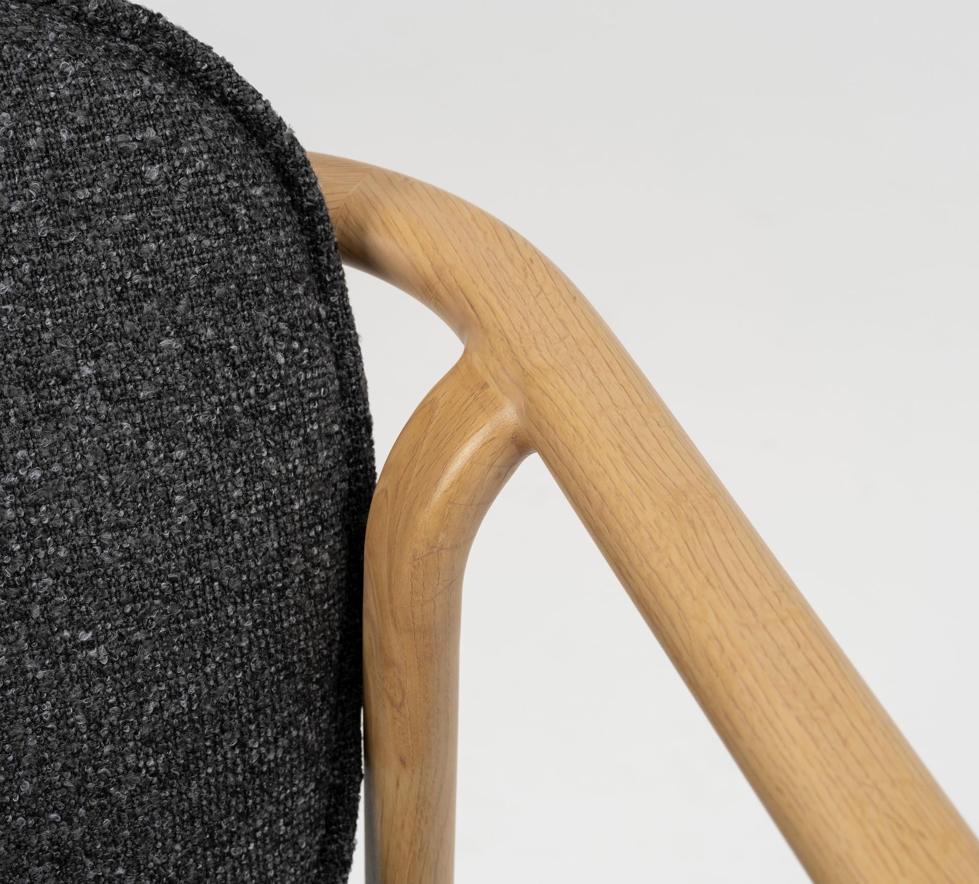 Olenna Gartenstuhl dunkelgrau mit Aluminiumgestell im Holzdekor, Textilschnur-Rückenlehne in Anthrazit und Sitzkissen für den Außenbereich