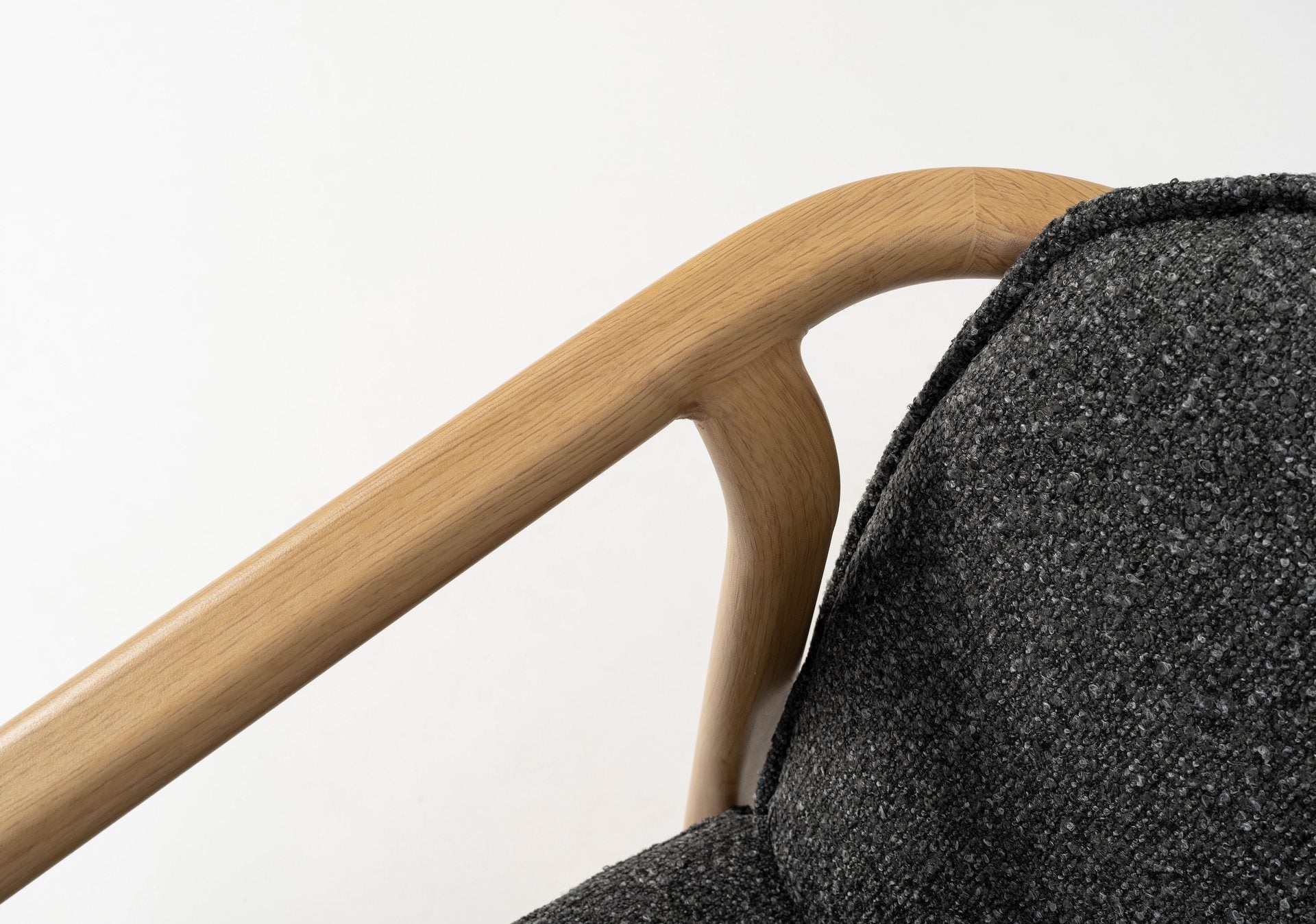 Olenna Gartenstuhl dunkelgrau mit Aluminiumgestell im Holzdekor, Textilschnur-Rückenlehne in Anthrazit und Sitzkissen für den Außenbereich