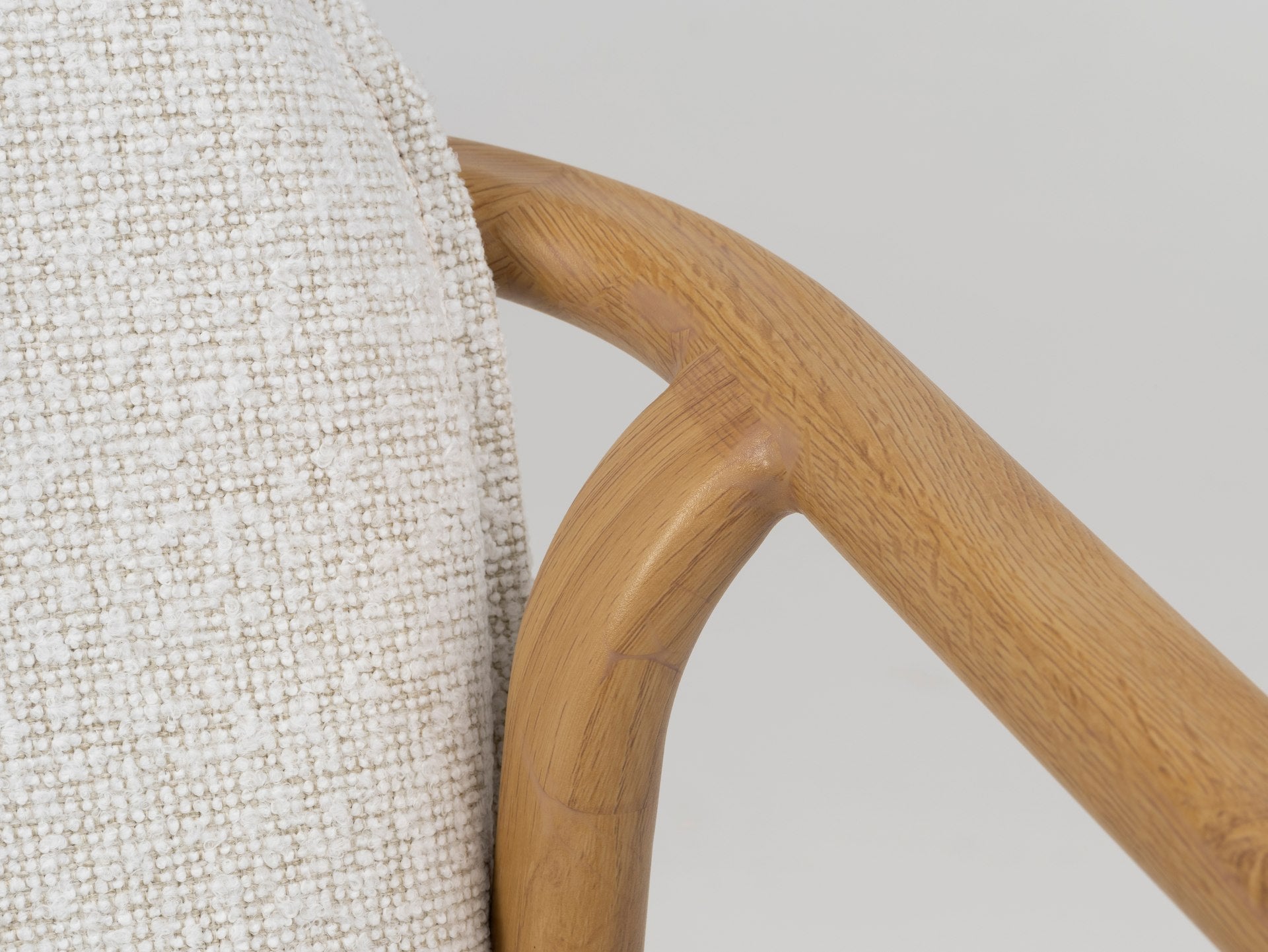 Olenna Gartenstuhl hellgrau mit Aluminiumgestell im Holzdekor, Textilschnur-Rückenlehne in Hellgrau und Sitzkissen in Creme