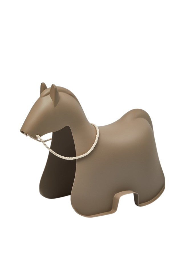 Deko Pferd Peppy in Taupe aus Kunststoff für Innen- und Außenbereich