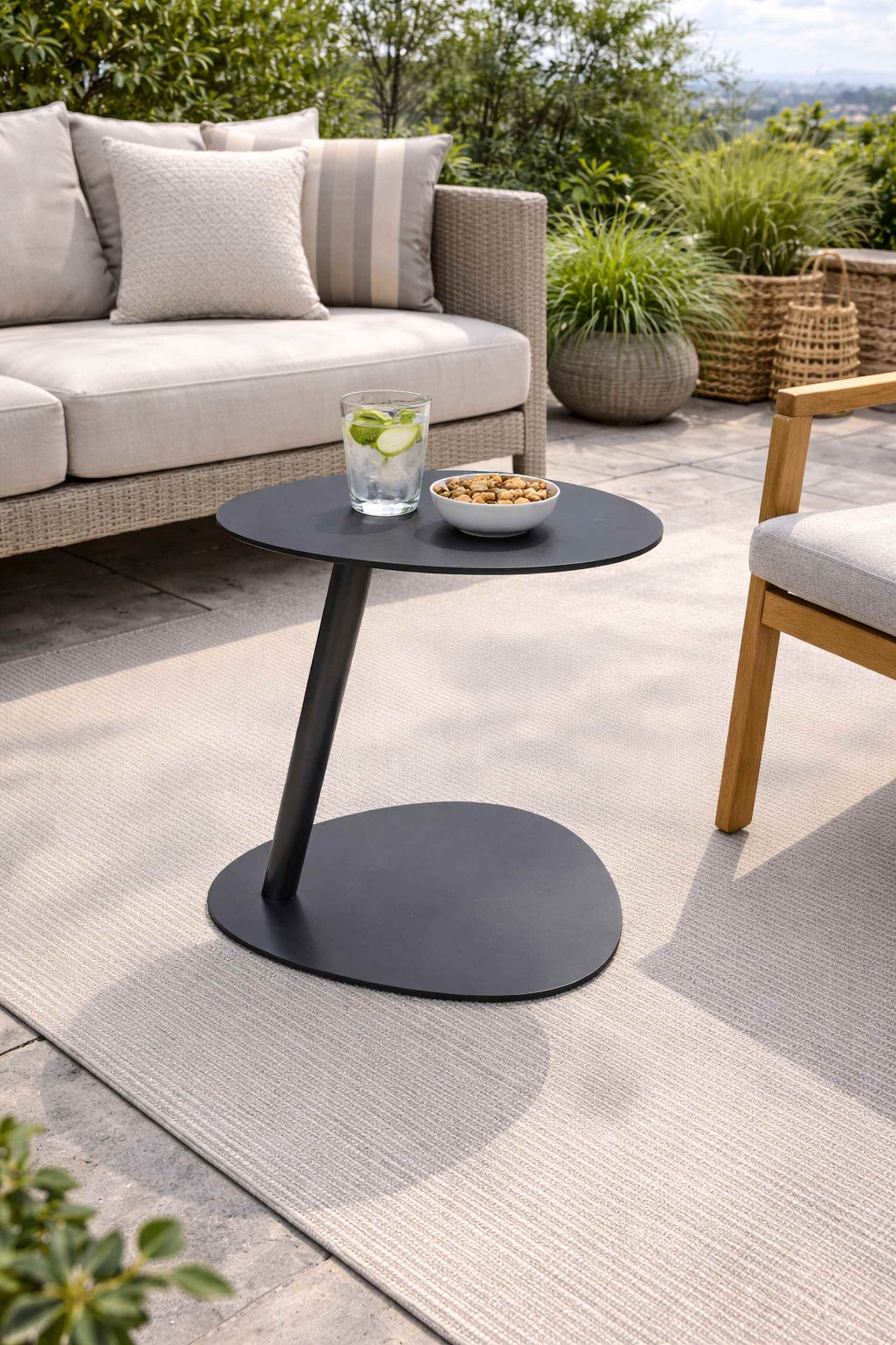 Beistelltisch Rooney aus Aluminium anthrazit mit ovaler Tischplatte für Terrasse und Garten