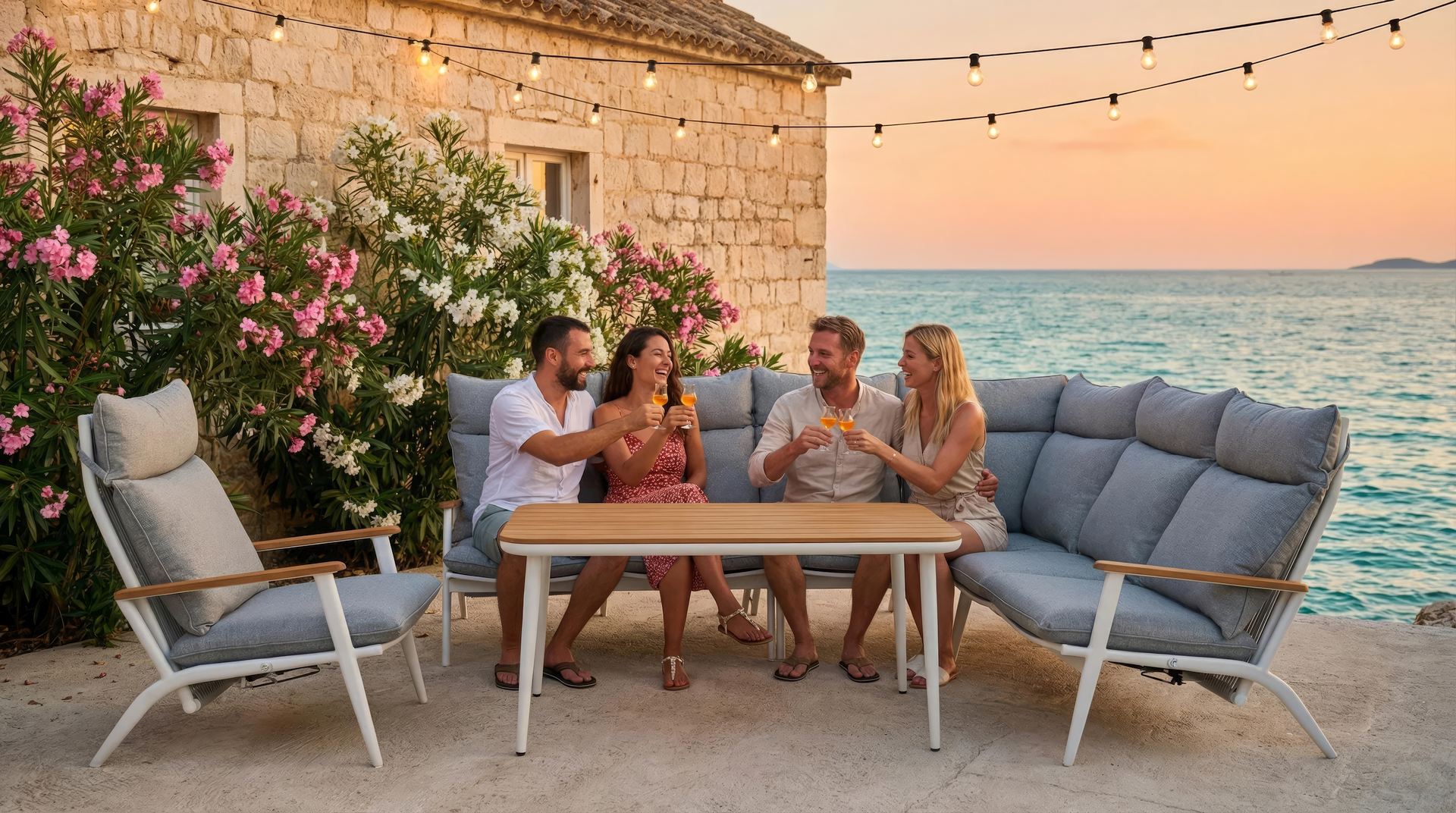 Ryan Eckbankgruppe aus Aluminium mit Teakholz-Tischplatte und verstellbaren Armstühlen