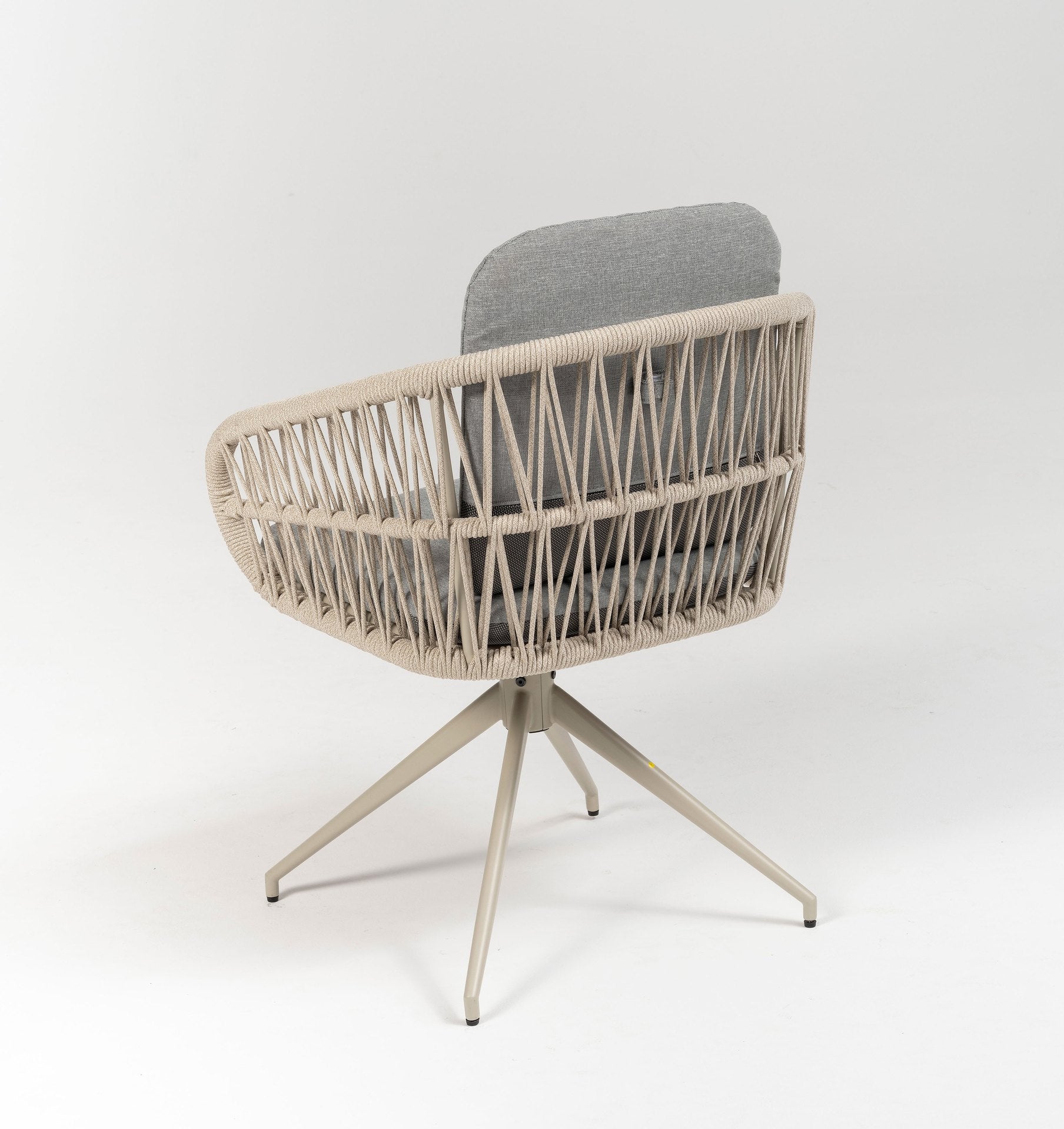 Serena drehbarer Gartenstuhl mit Aluminium-Spinnenfuß, Textilschnur-Sitzschale und grauen Sitz- und Rückenkissen für den Outdoor-Bereich