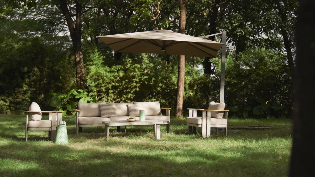 Clarissa Gartenlounge XL mit Dreiersofa und zwei Fauteuils im Garten