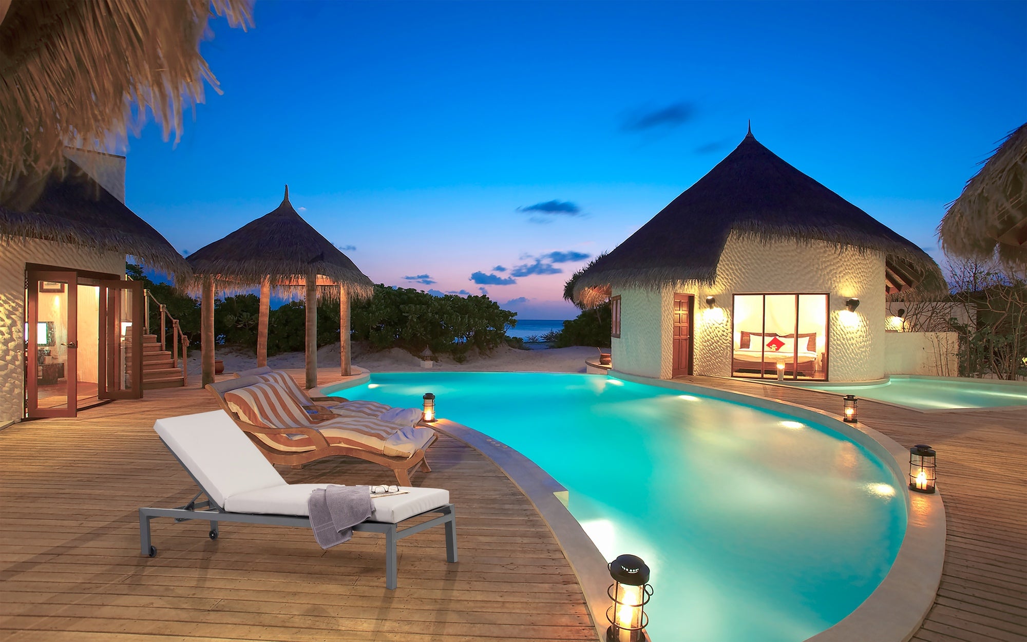 Sonnenliege Cedric-Single mit Aluminiumgestell, Textilen-Bespannung und wetterfester Kissenauflage in Anthrazit.