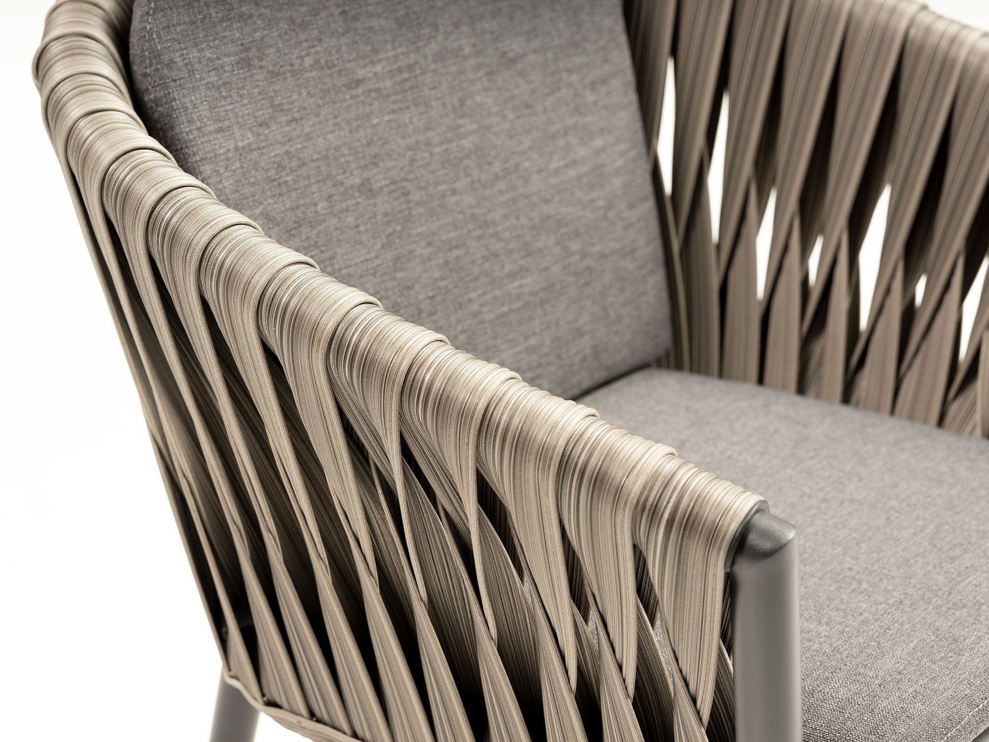 Sienna Gartenstuhl mit Aluminiumgestell und breiten Kunststoffbändern in Grau-Meliert, Sitz- und Rückenkissen Dunkelgrau, stapelbar