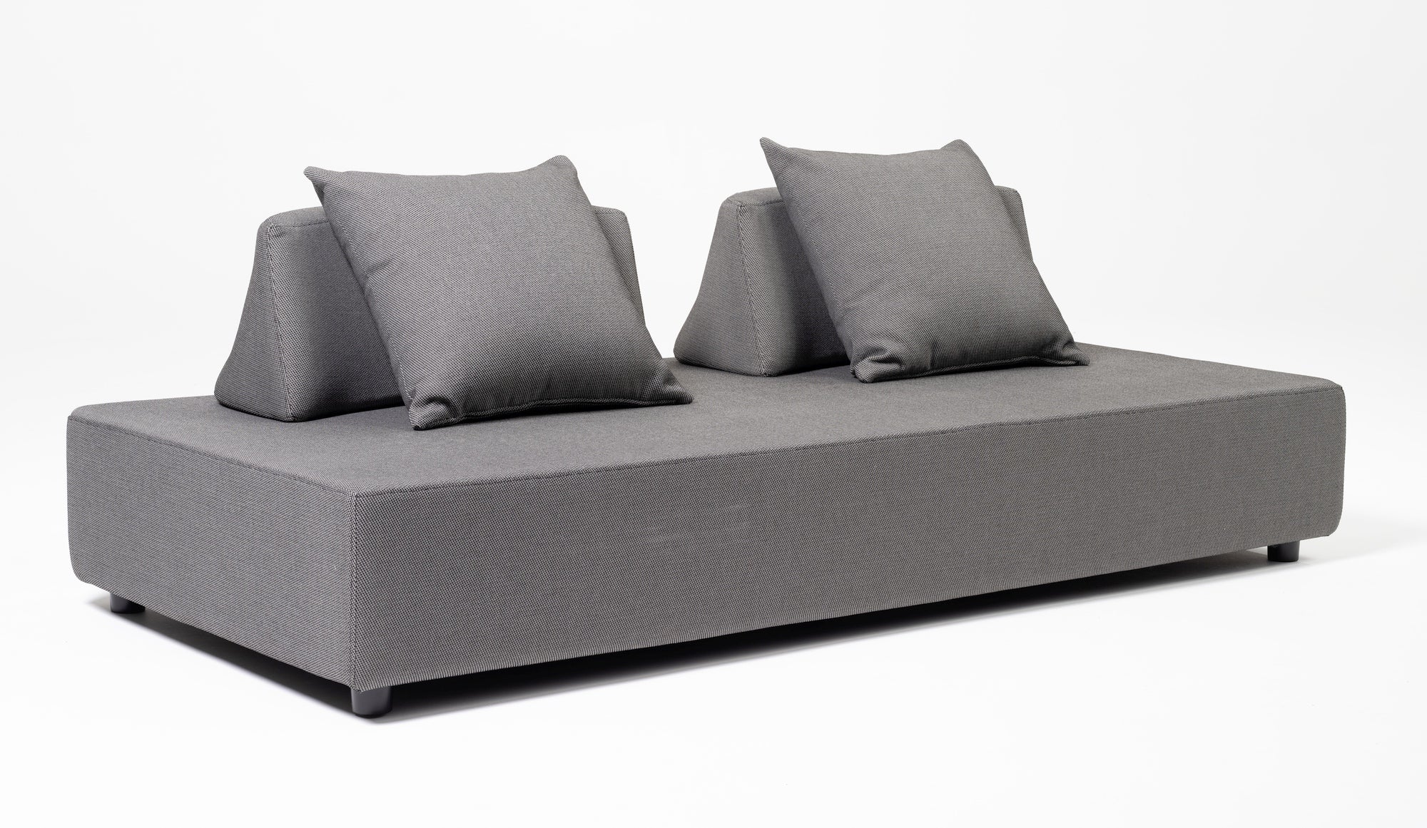 Die Stephan Loungegruppe: Individuell positionierbare Rückenlehnen, wasserabweisende Bezüge und multifunktionaler Hocker mit Metall-Tablett. Perfekt für Garten & Terrasse!