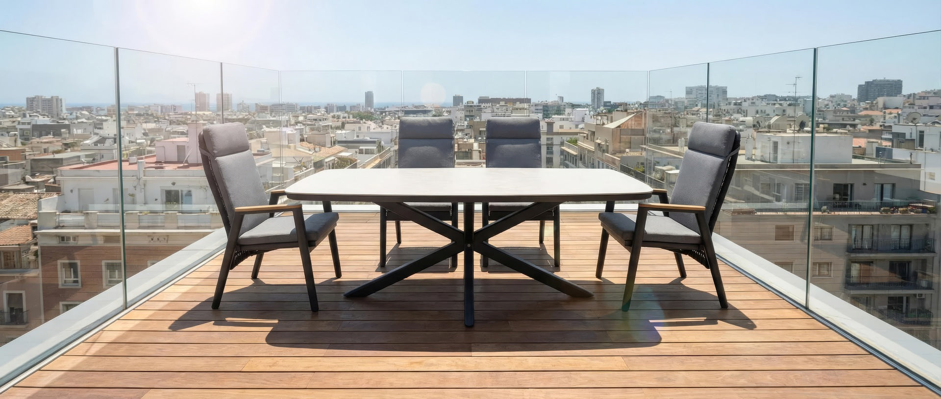 Baxter-Fix Gartentisch mit Sinterstone-Tischplatte in Beige und Aluminiumgestell in Anthrazit, 240x110 cm.