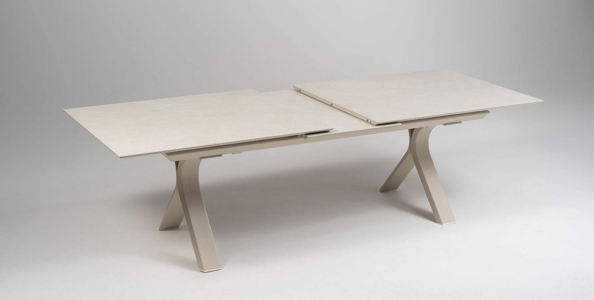 Cameron garden table 