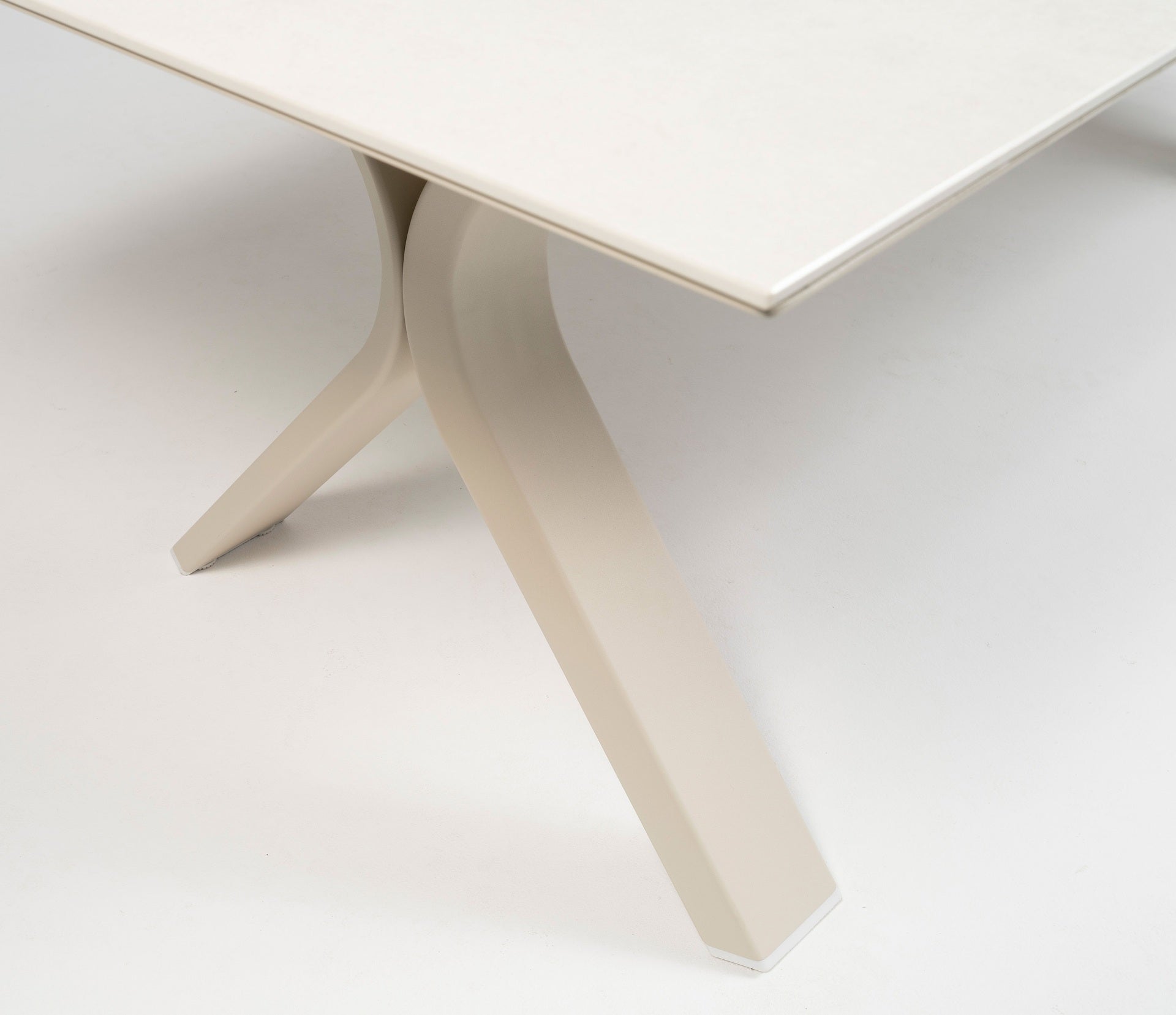 Cameron garden table 