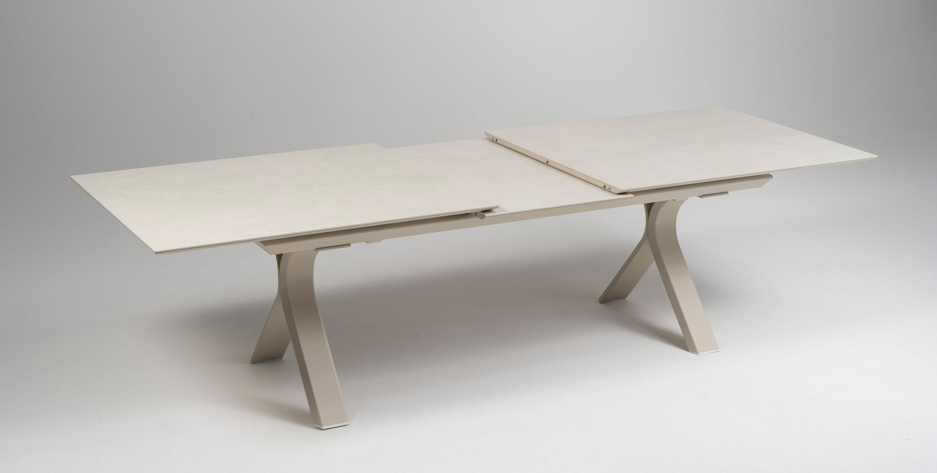 Cameron garden table 