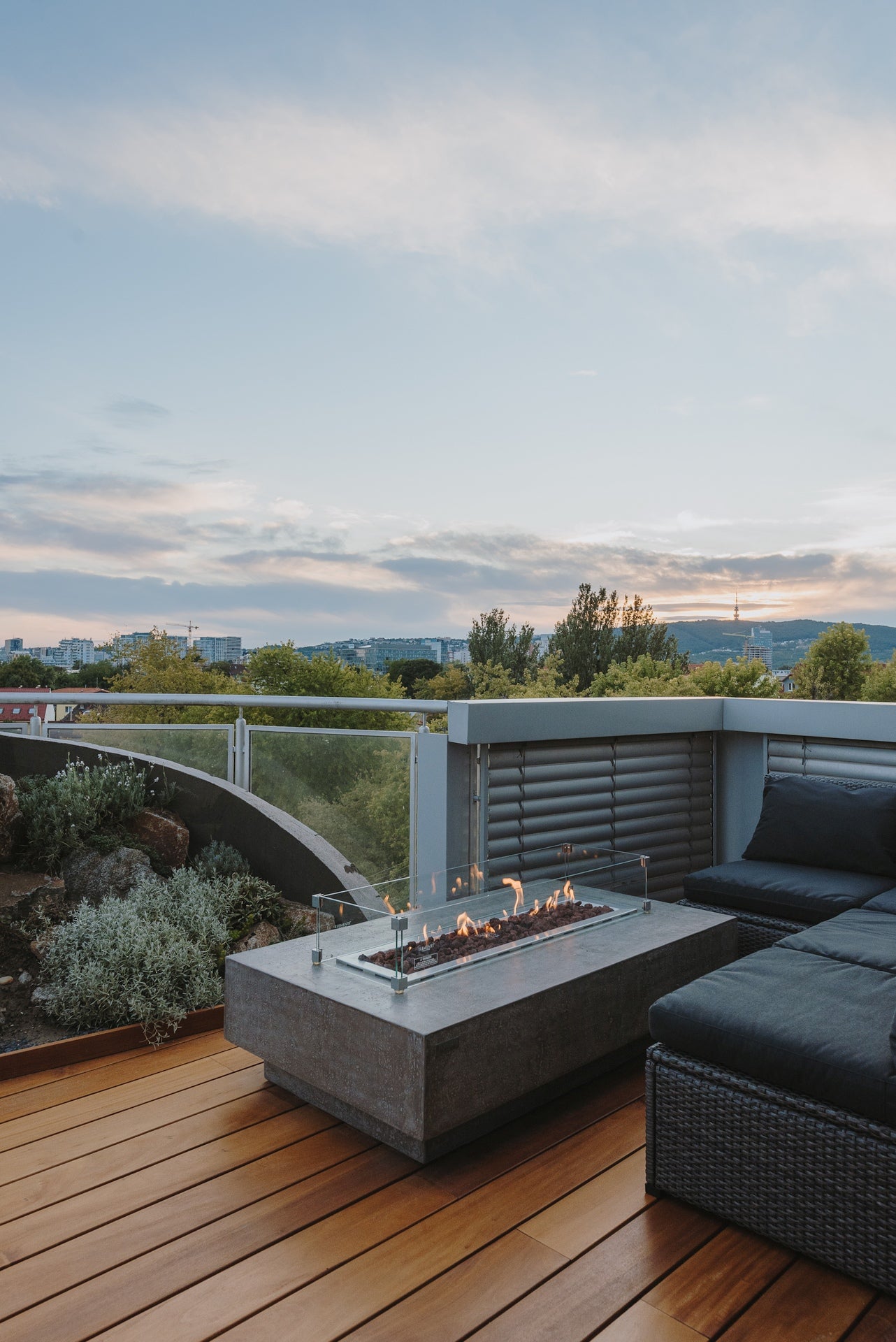 Hampton - fire table
