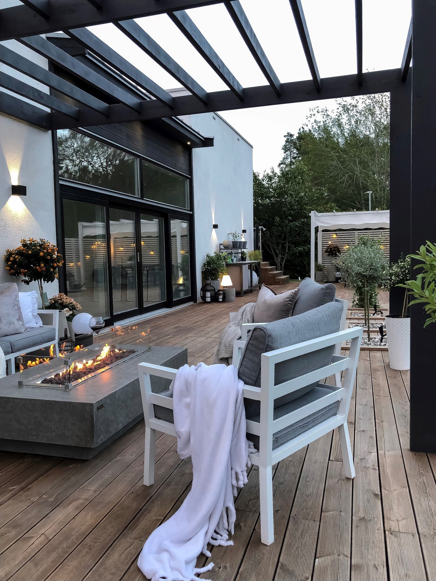 Hampton - fire table