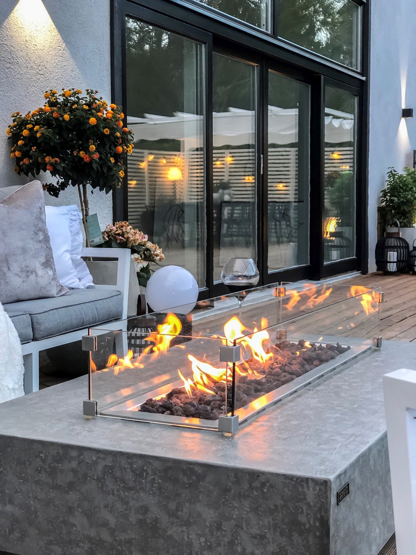 Hampton - fire table