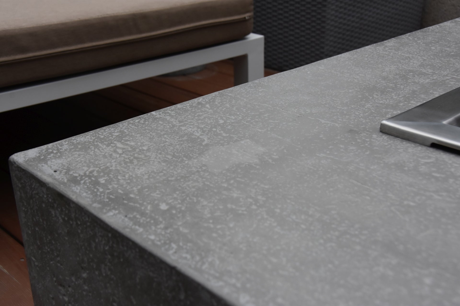 Hampton - fire table
