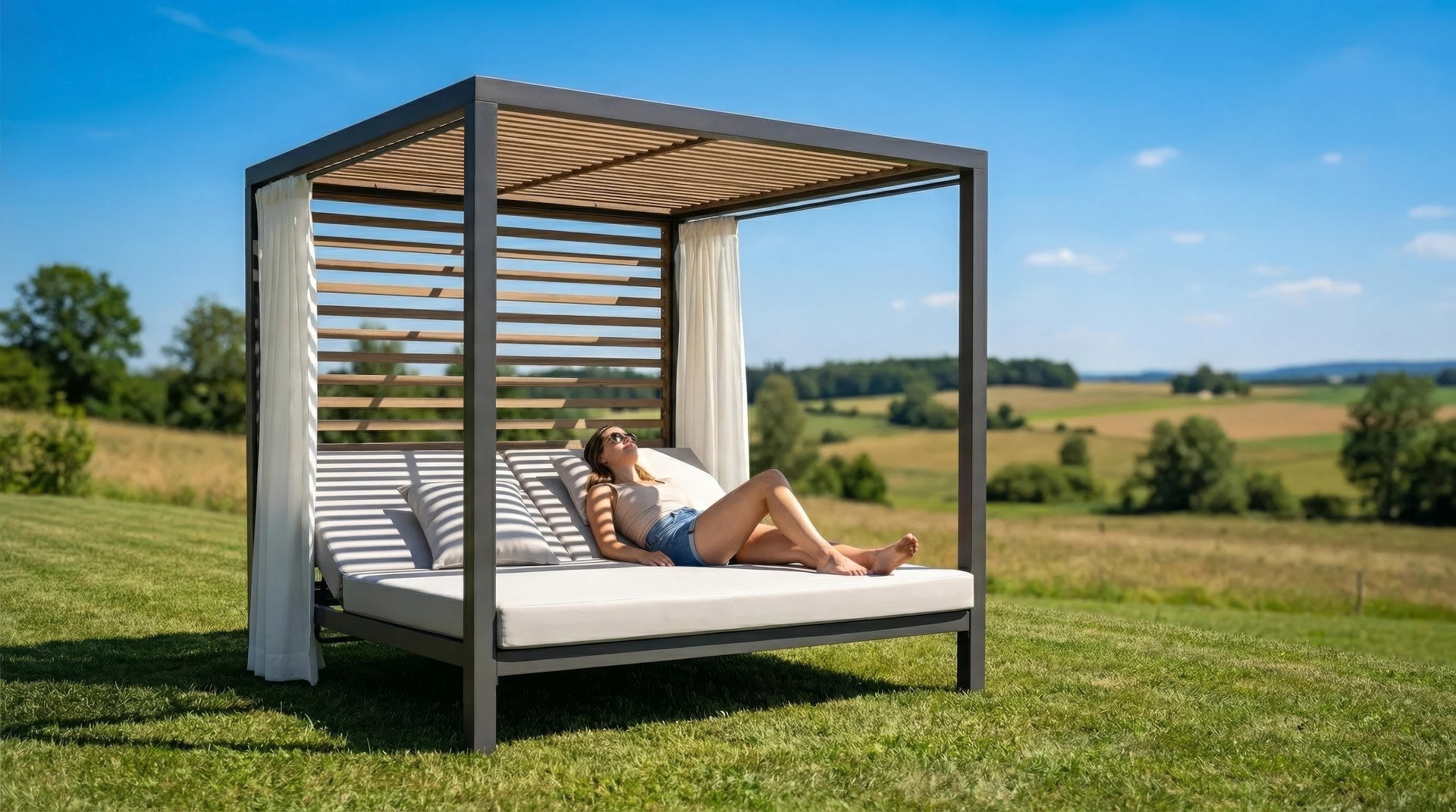 Daybed Indira-Deluxe mit Gestell aus Vierkantrohr Aluminium anthrazit und Holzoptik, PVC-Stoff-Bezug in hellgrau - Gartenmöbelshop.at