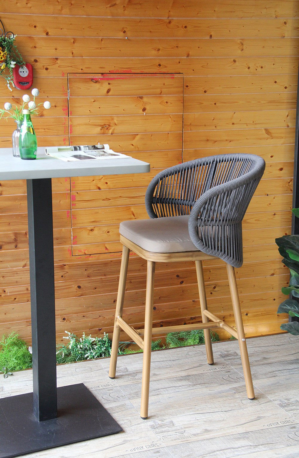 Jasmin Barhocker Outdoor-Ambiente 1