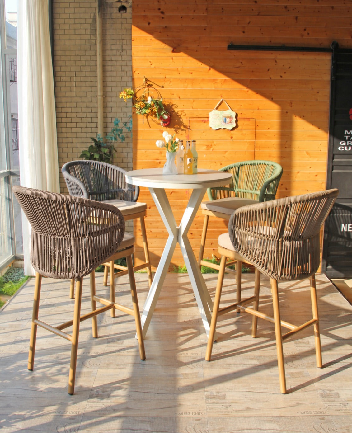 Jasmin Barhocker mit Outdoor-Bartisch – Ambiente 4