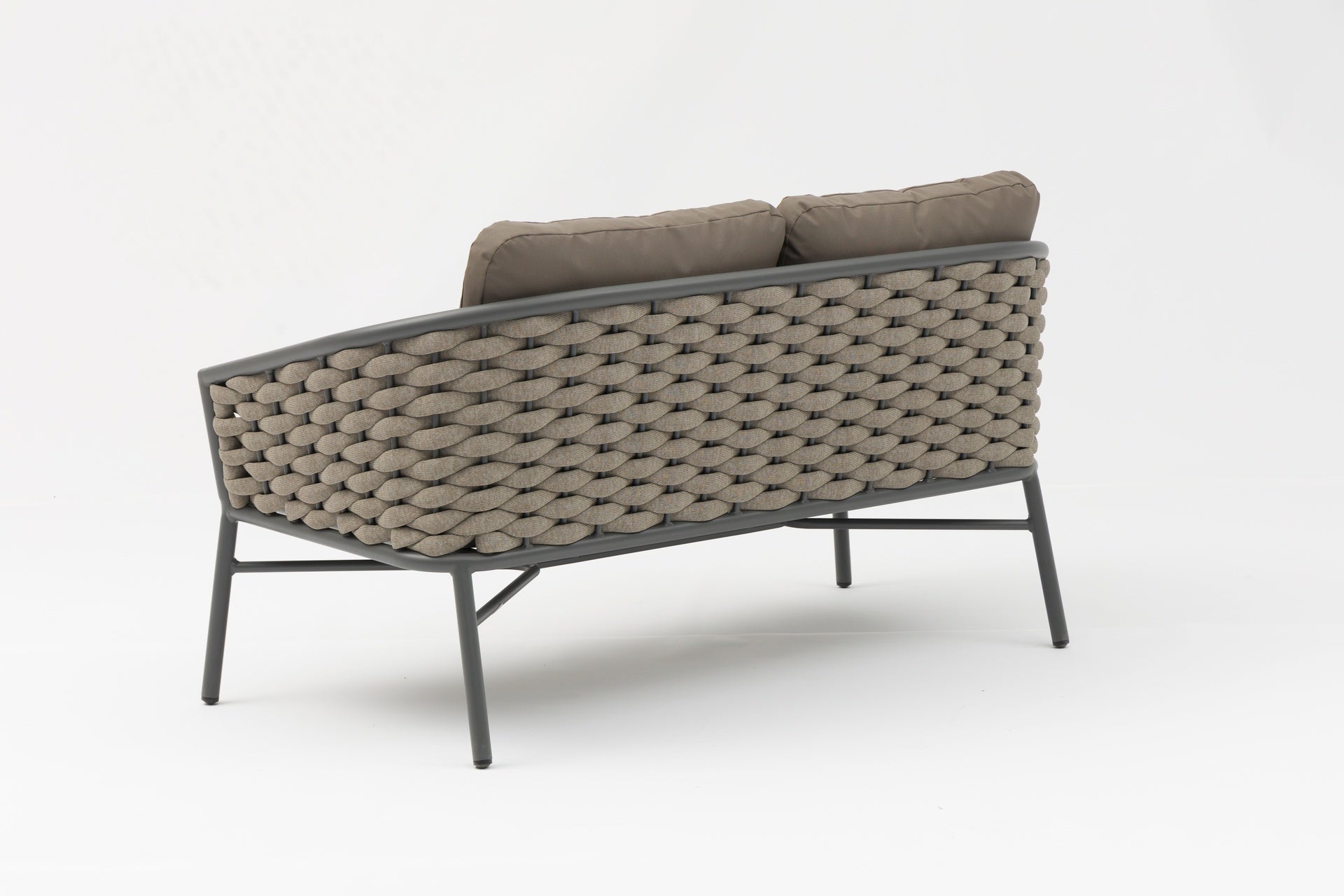 Kilian Loungegruppe mit anthrazitfarbenem Aluminiumgestell, Taupe-Bespannung, Couchtisch mit Sinterstone-Platte und modernen Kissen.