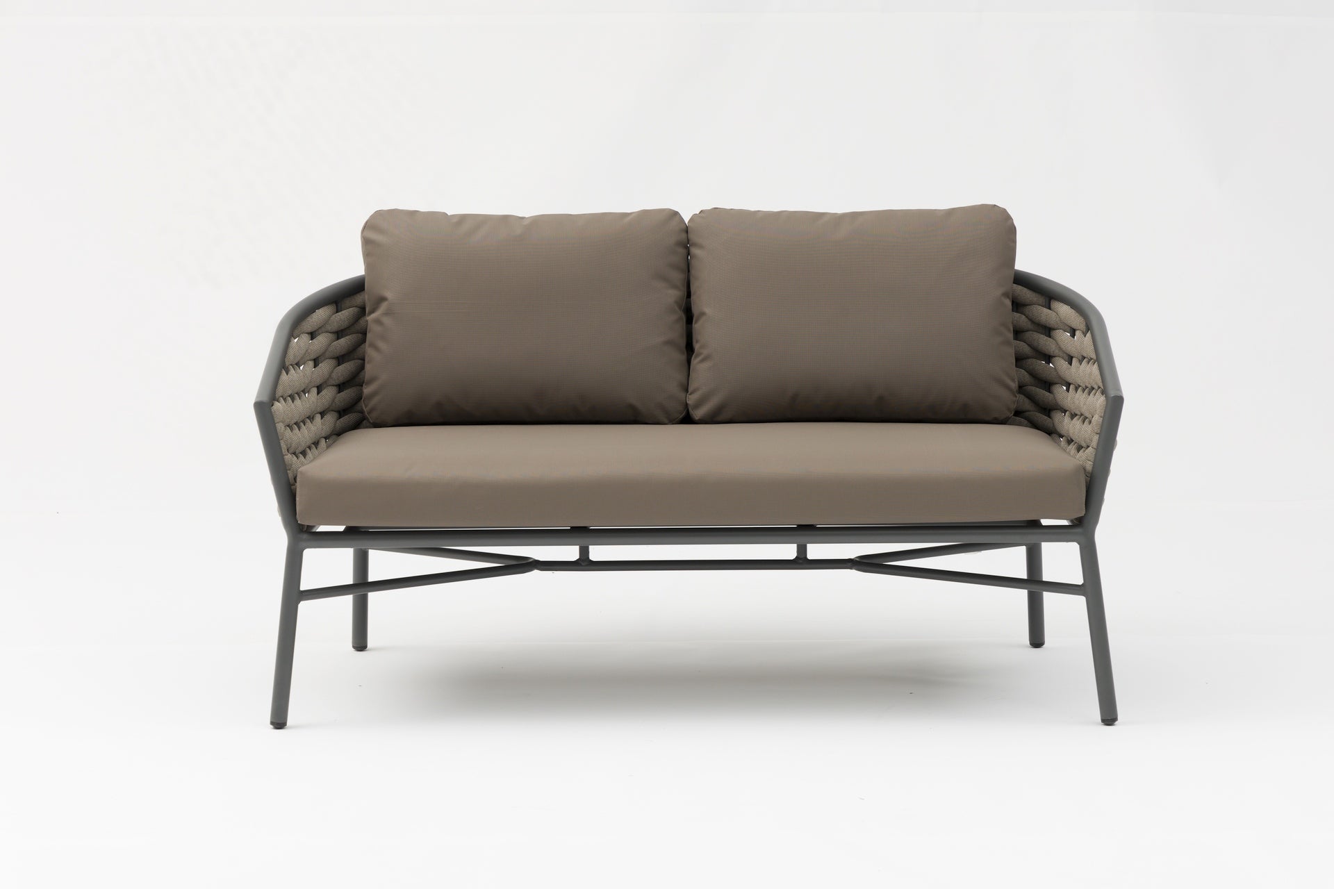 Kilian Loungegruppe mit anthrazitfarbenem Aluminiumgestell, Taupe-Bespannung, Couchtisch mit Sinterstone-Platte und modernen Kissen.