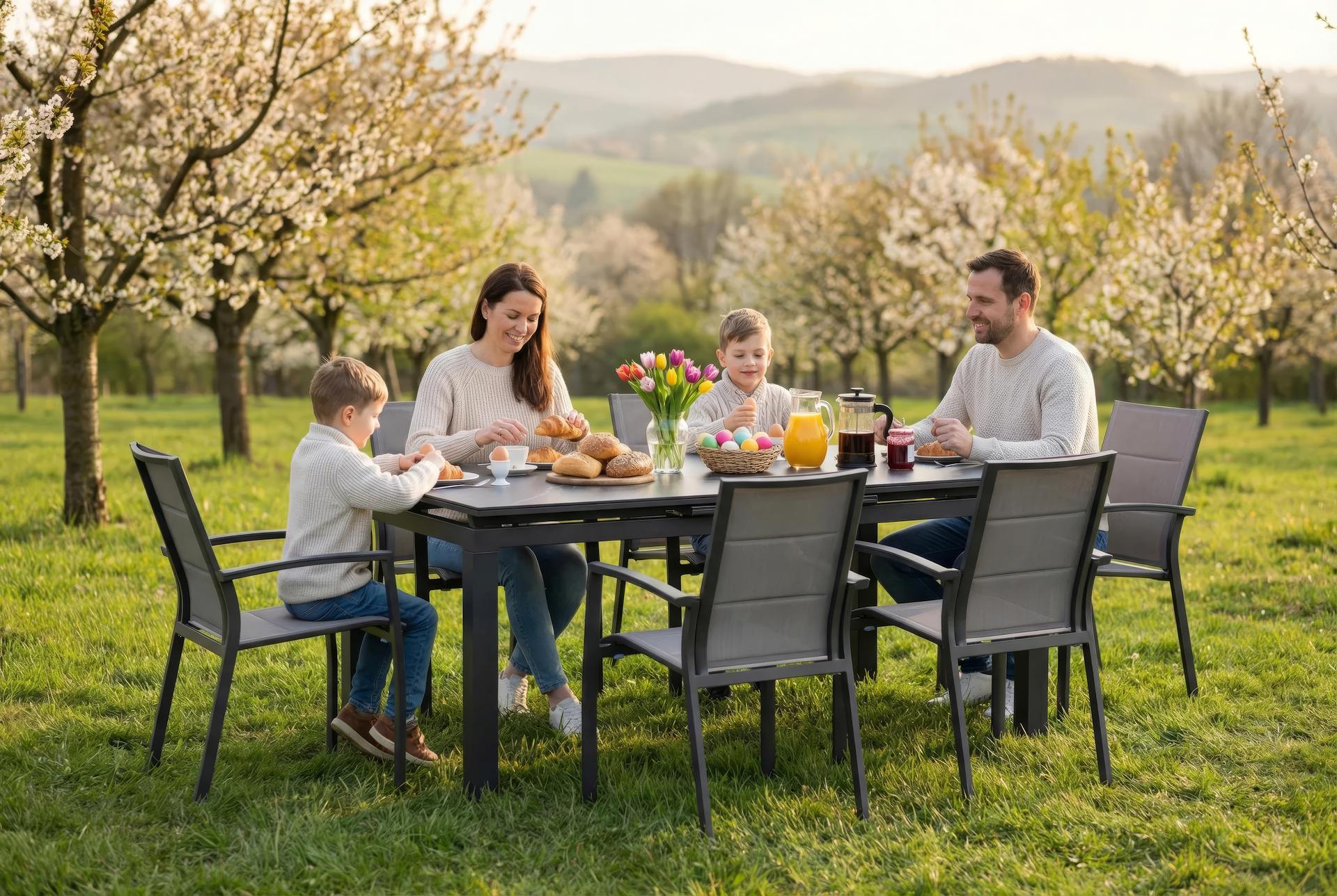 Tischgruppe Marcello mit ausziehbarem Gartentisch & 6 Armstühlen Dolly aus Aluminium & Textilen.