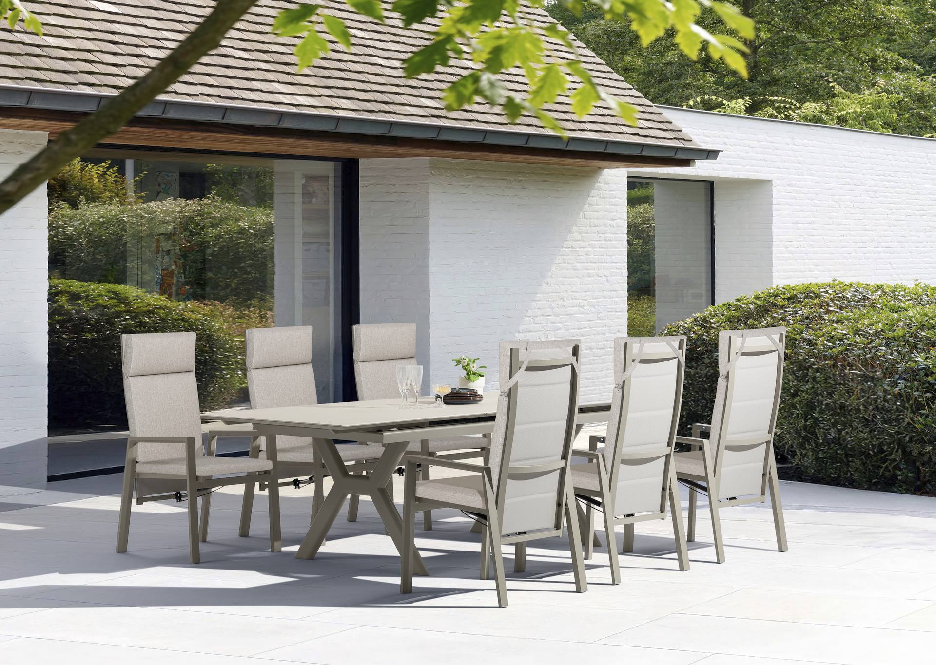 Nicosia Tischgruppe mit ausziehbarem Sinterstone-Esstisch und Gaslift-Armstühlen