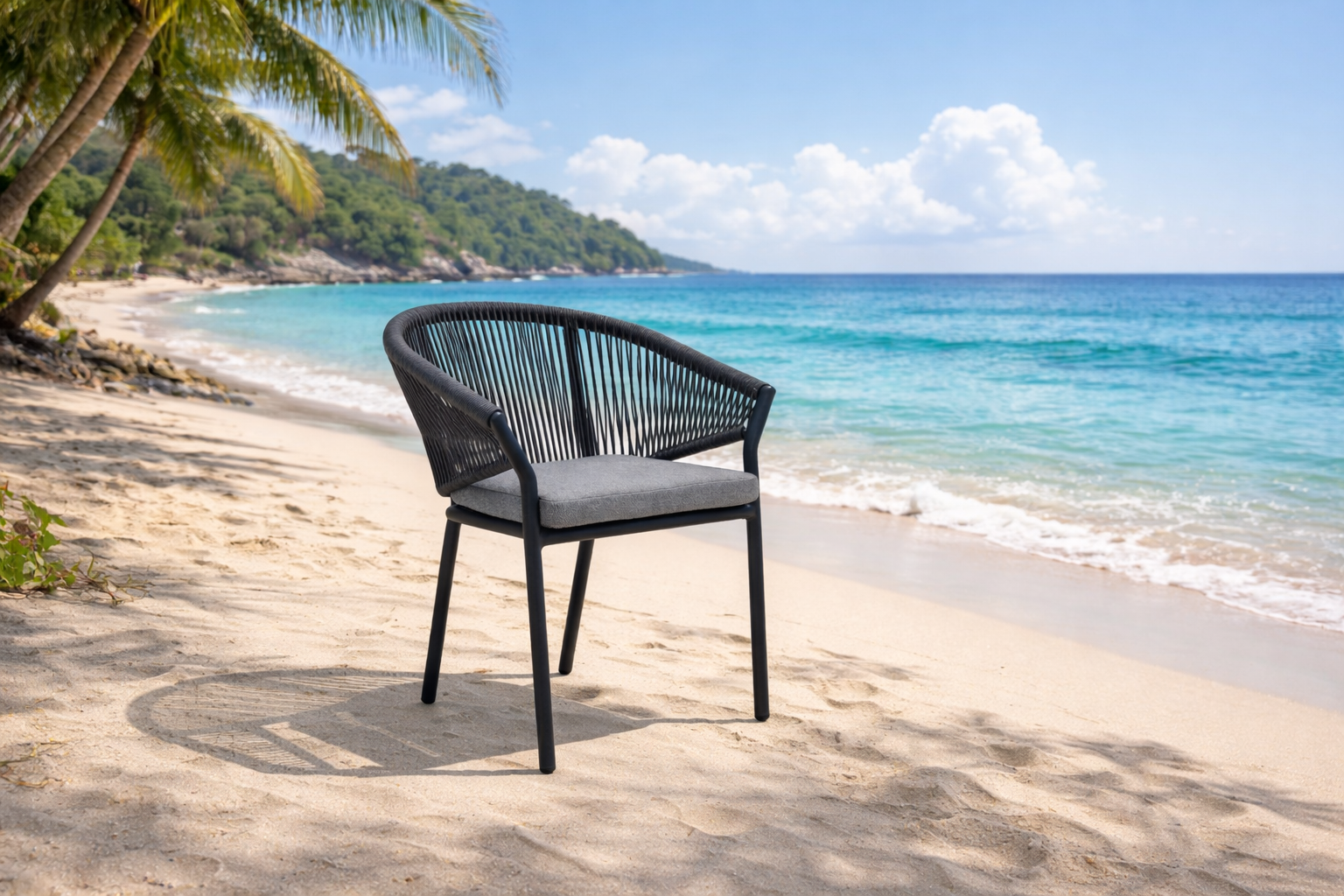 Nikki Gartenstuhl mit Aluminiumgestell in grau-beige oder Anthrazit, Textilschnur-Rückenlehne und grauem Sitzkissen für den Outdoor-Bereich