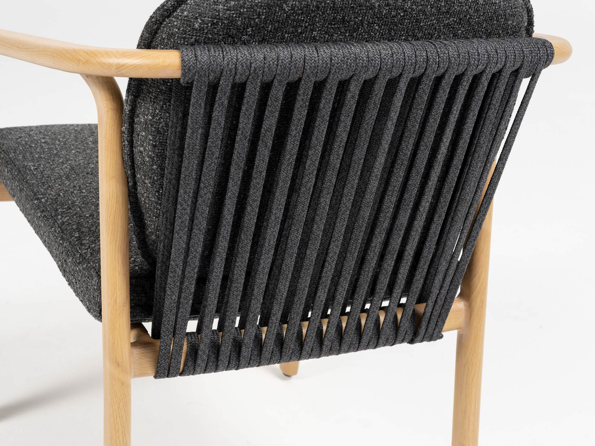 Olenna Gartenstuhl dunkelgrau mit Aluminiumgestell im Holzdekor, Textilschnur-Rückenlehne in Anthrazit und Sitzkissen für den Außenbereich