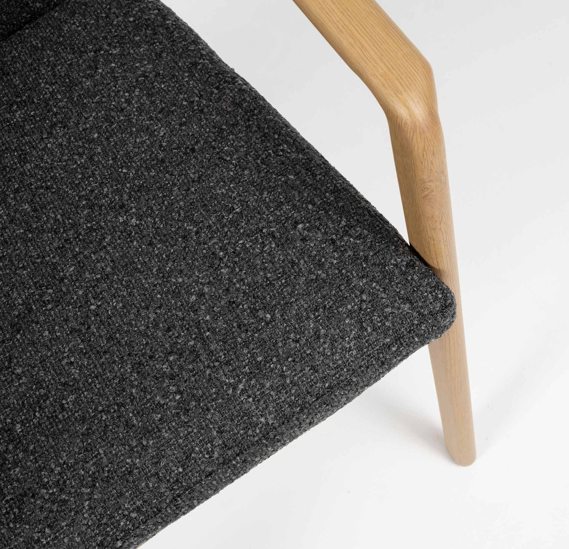 Olenna Gartenstuhl dunkelgrau mit Aluminiumgestell im Holzdekor, Textilschnur-Rückenlehne in Anthrazit und Sitzkissen für den Außenbereich