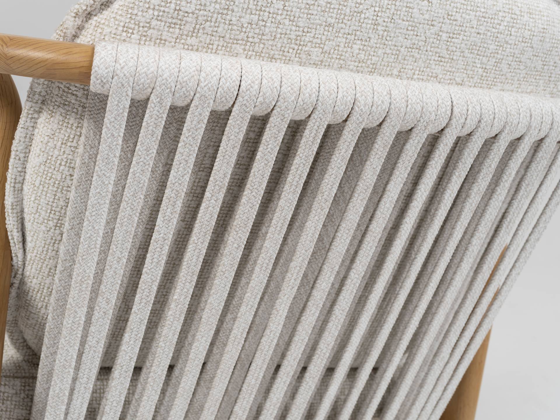 Olenna Gartenstuhl hellgrau mit Aluminiumgestell im Holzdekor, Textilschnur-Rückenlehne in Hellgrau und Sitzkissen in Creme