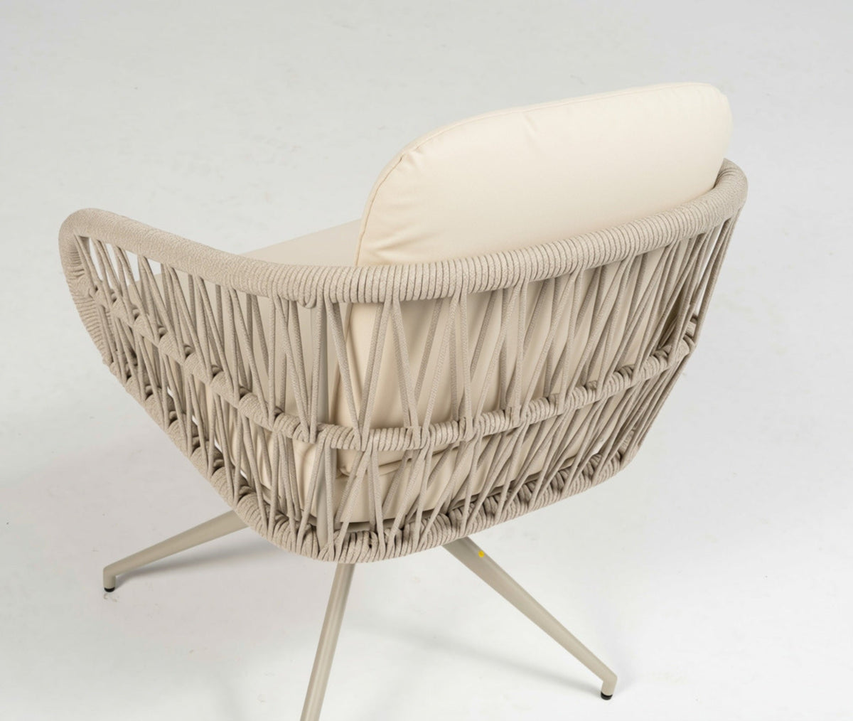 Serena Gartenstuhl Beige – Ansicht 3, drehbarer Outdoor-Stuhl mit Aluminiumgestell, Textilschnüren und Kissen
