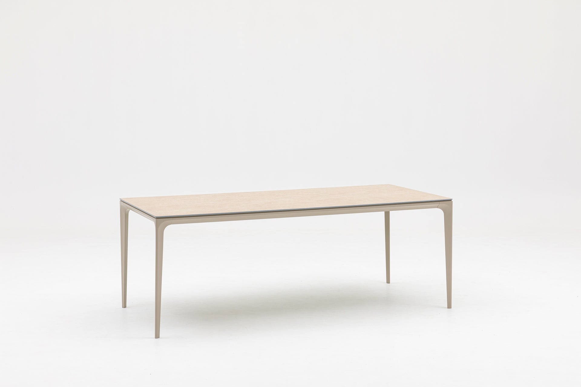 Serena Gartentisch mit Aluminiumgestell und keramikbeschichteter ESG-Glasplatte für den Outdoor-Bereich