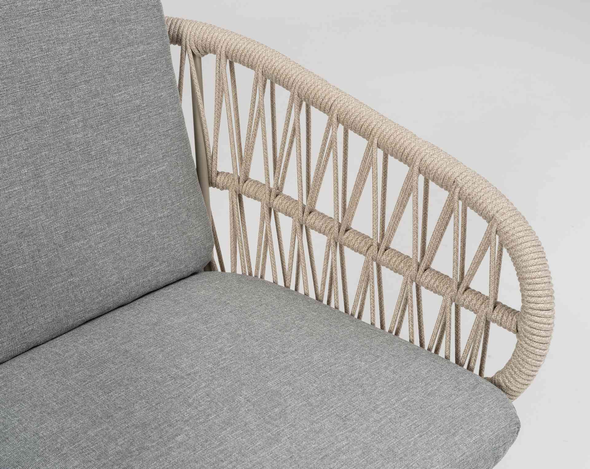 Serena drehbarer Gartenstuhl mit Aluminium-Spinnenfuß, Textilschnur-Sitzschale und grauen Sitz- und Rückenkissen für den Outdoor-Bereich