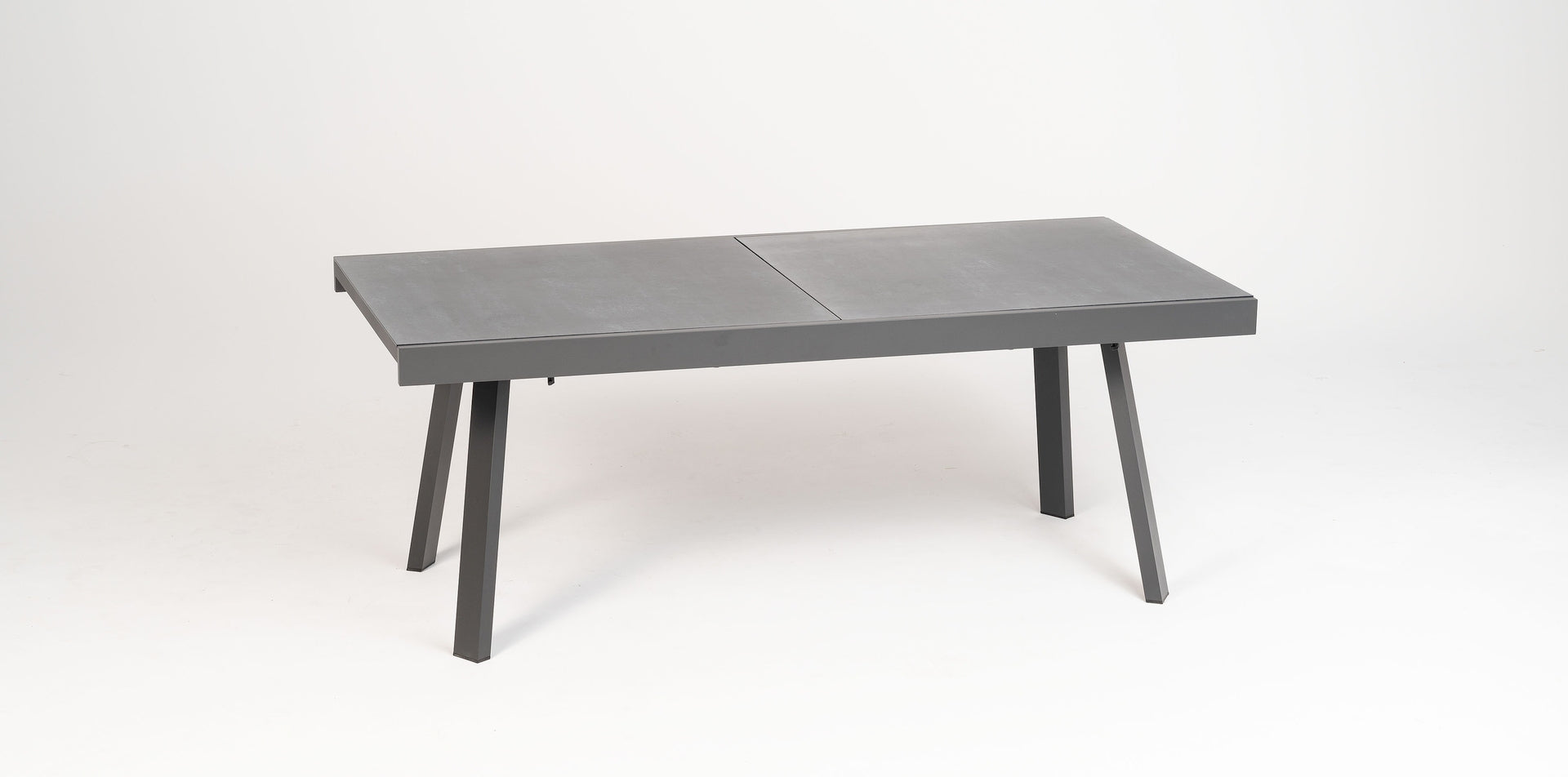 Benito - dining table