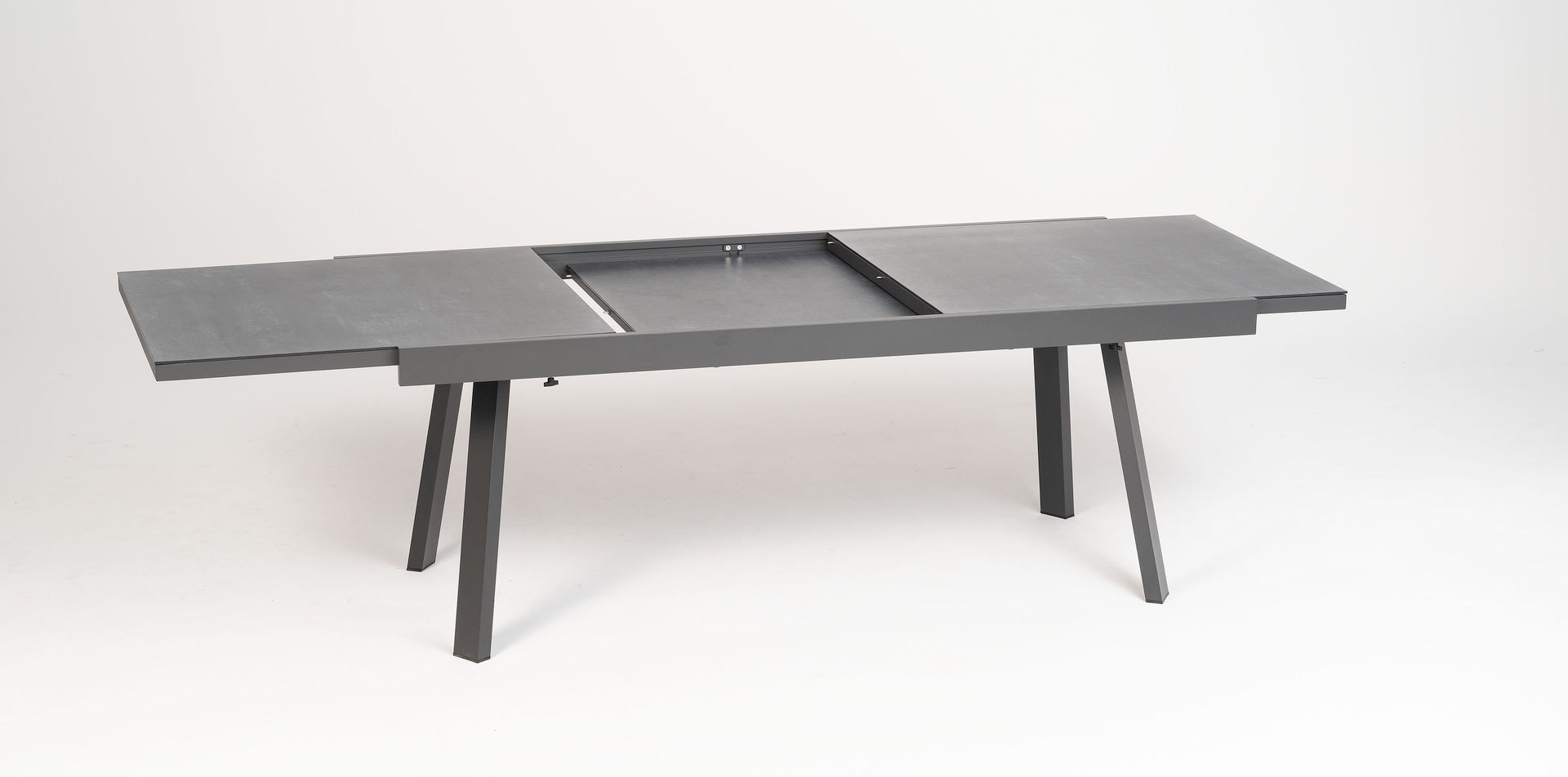 Benito - dining table