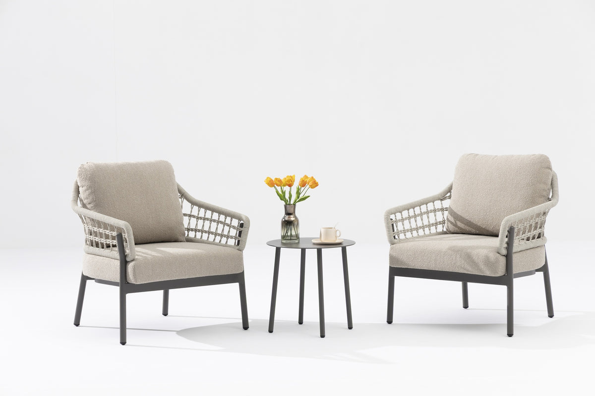 Carla Fauteuil-Set mit zwei Fauteuils und Beistelltisch – dekorierte Gesamtansicht