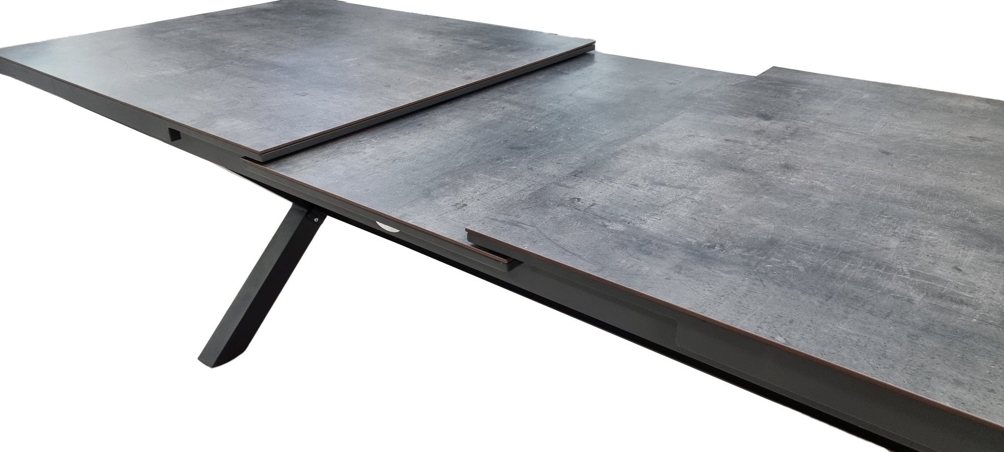 Gartentisch Lexy mit Aluminiumgestell in Anthrazit und HPL-Tischplatte im dunkelgrauen Steindekor.